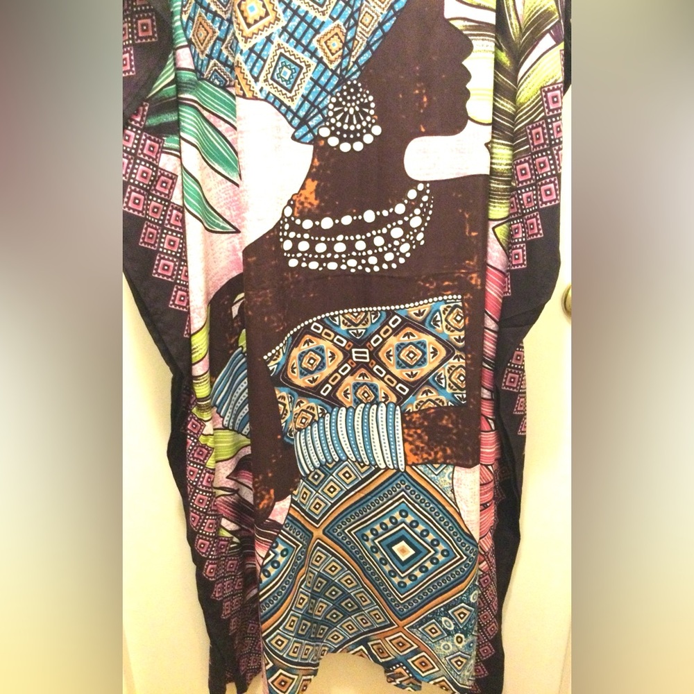 Woman’s Multicolored Bold Print Kaftan - Picture 2 of 9